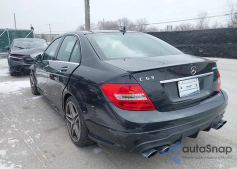 2012 Mercedes-Benz C 63 Amg z USA, uszkodzony, nr VIN WDDGF7HB1CA689580